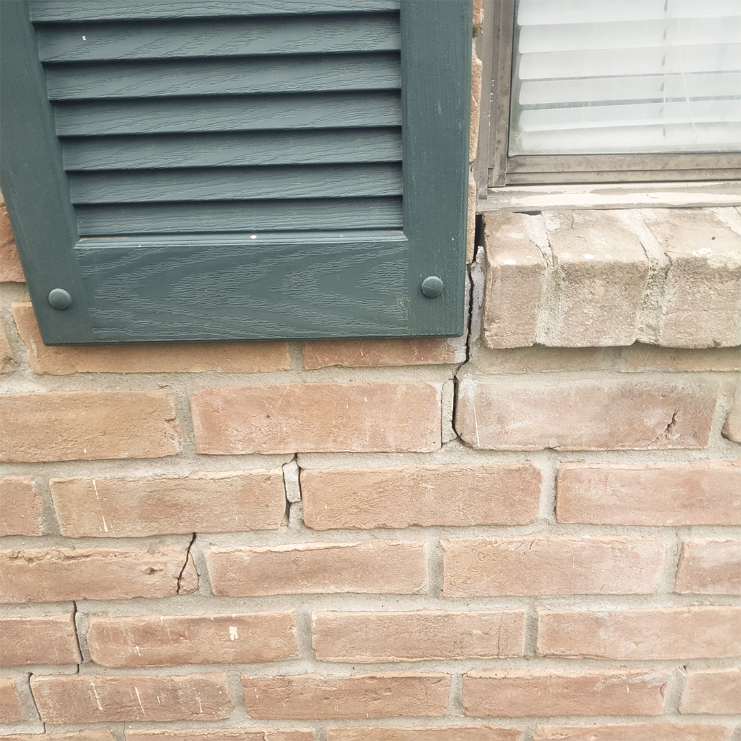 Cracks in Foundation, cracks in the brick, Rite-way Foundation Repair in Huntsville, Tx 